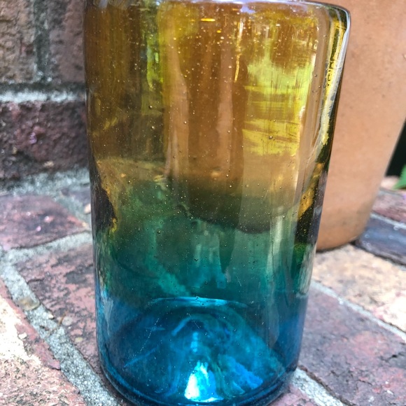 Mexican blown glass small vase - Picture 2 of 8